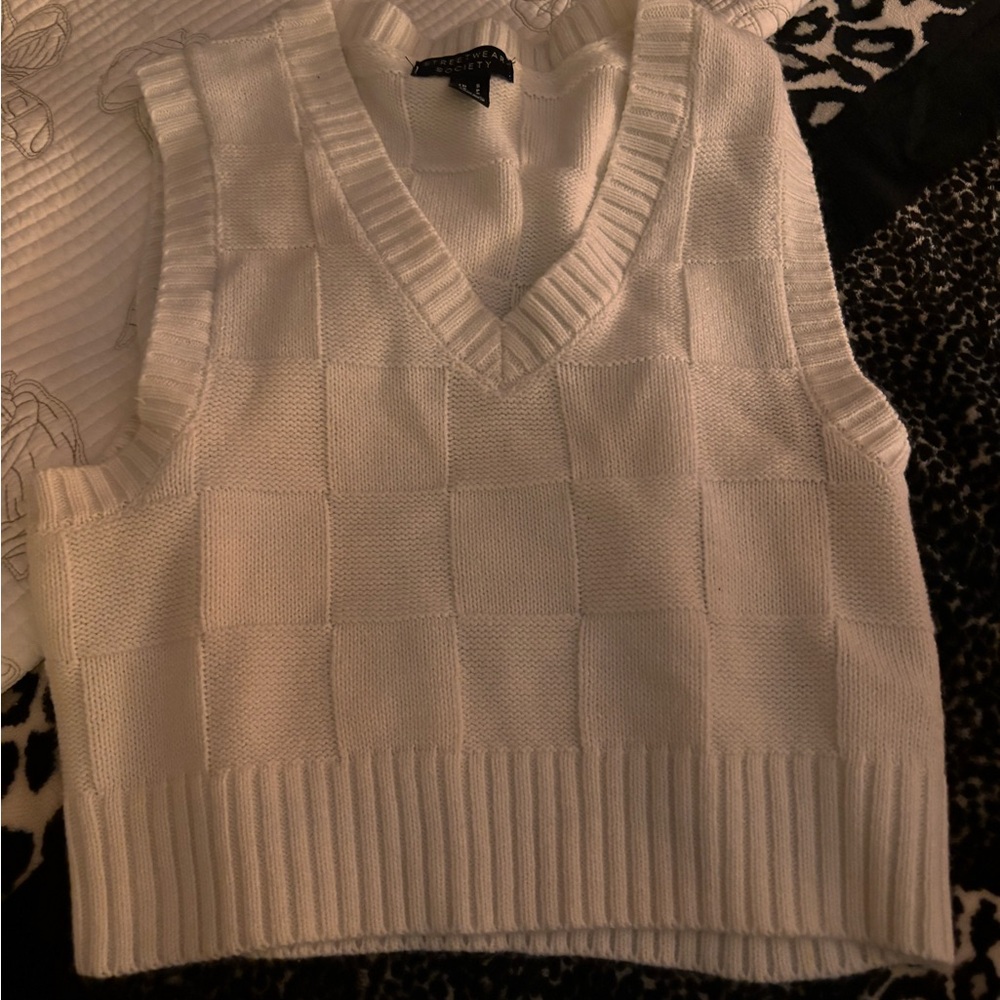 White Knit Sleeveless Sweater Vest